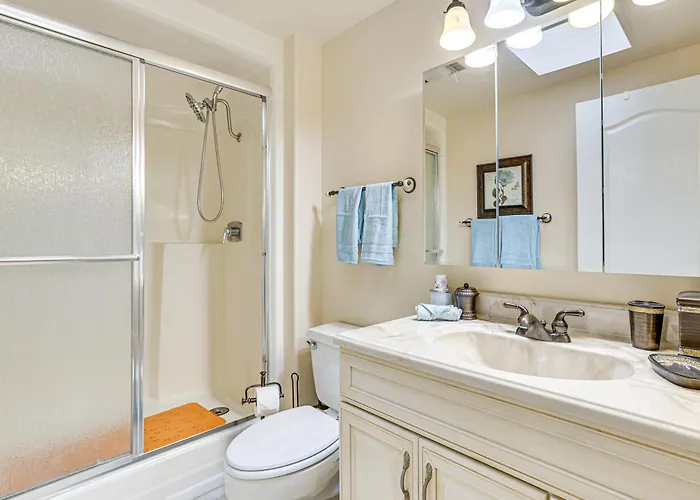 Holiday home Near Surprise Stadium! W/ Pet-friendly Yard Sun City West