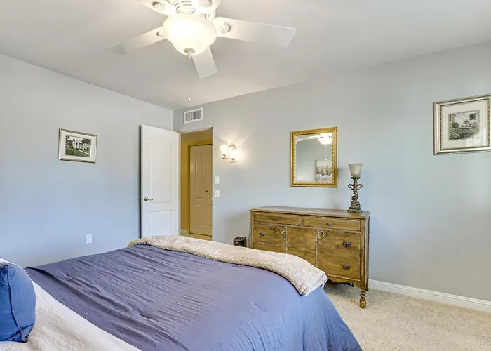 Near Surprise Stadium! W/ Pet-friendly Yard Holiday home