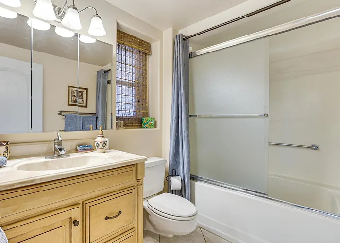 Near Surprise Stadium! W/ Pet-friendly Yard Holiday home *
