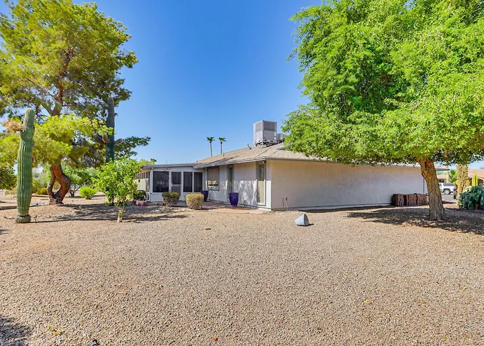 Near Surprise Stadium! W/ Pet-friendly Yard Holiday home