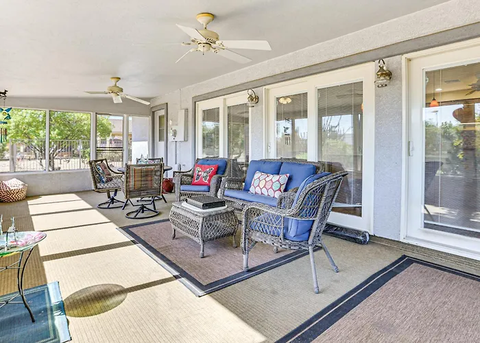 Near Surprise Stadium! W/ Pet-friendly Yard Holiday home *
