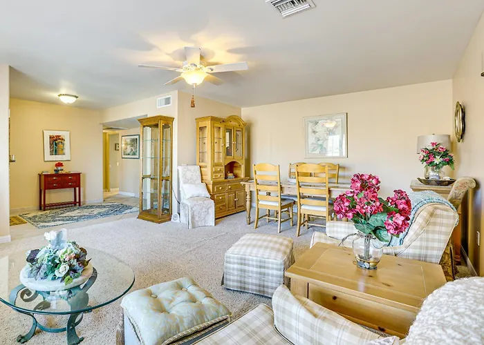 Near Surprise Stadium! W/ Pet-friendly Yard Holiday home