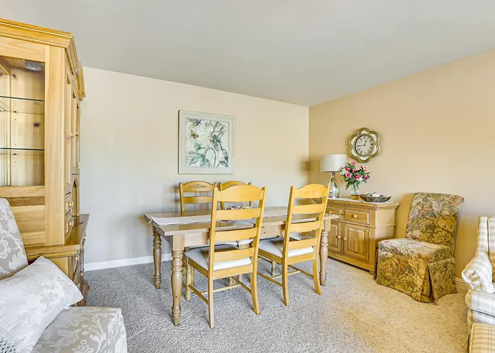 Near Surprise Stadium! W/ Pet-friendly Yard Holiday home Sun City West
